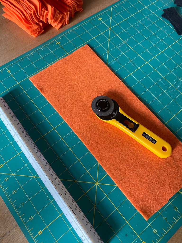 DIY Halloween Pinched Felt Garland