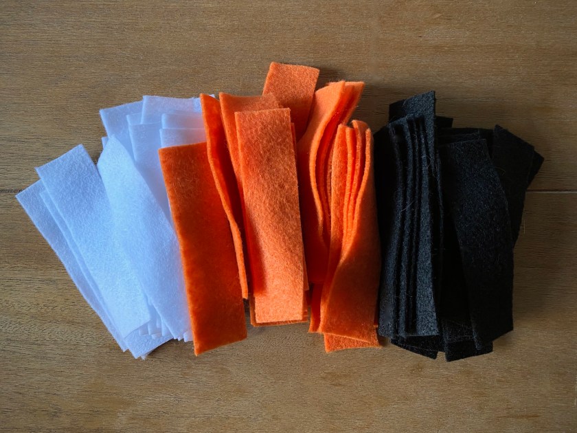 DIY Halloween Pinched Felt Garland