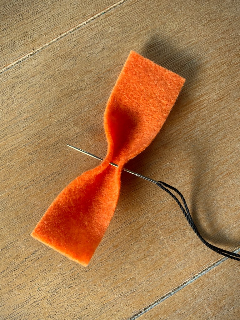 DIY Halloween Pinched Felt Garland